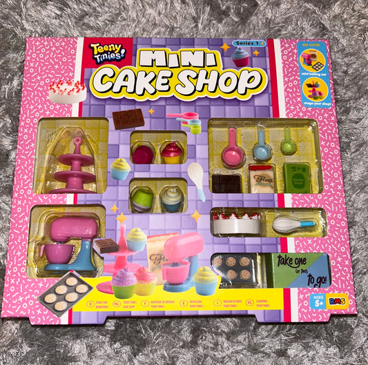 Brand new Teeny Tinies mini cake shop Set